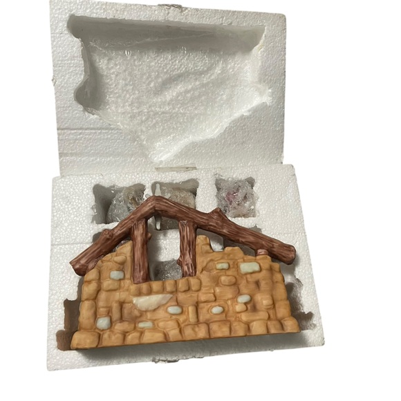 Vintage Dreamsicles Collection Porcelain Nativity 7 Pc. set 18kt Gold Accents - Picture 6 of 7